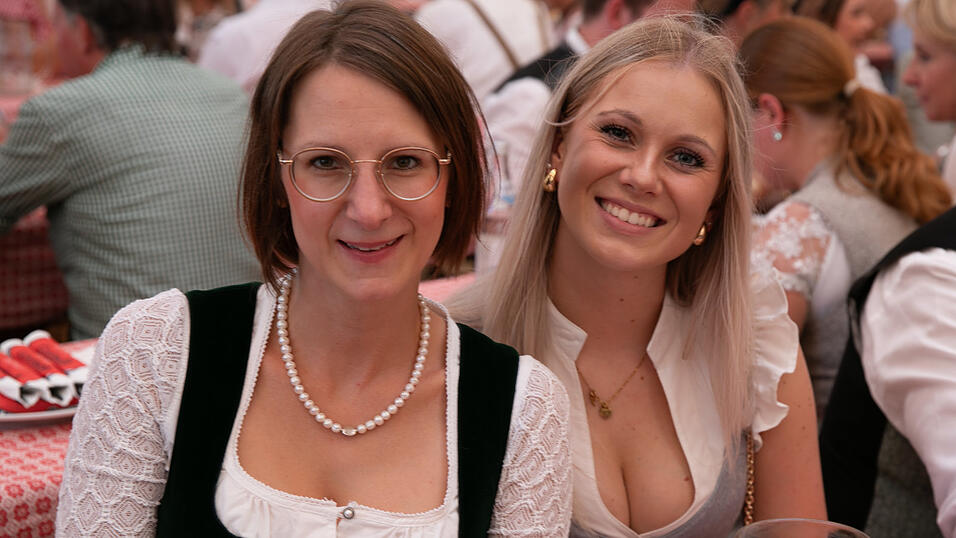 Die Partybilder vom Dienstag, 12. August, aus dem Festzelt Greindl. Die Partybilder vom Dienstag, 12. August, aus dem Festzelt Greindl.