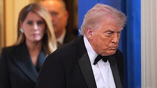 Trump spricht nach den Sch&uuml;ssen zur Presse.