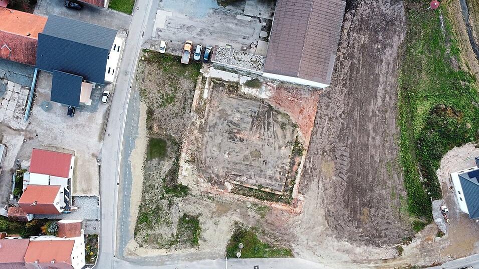 Heuer wurden die Abbrucharbeiten an der Laberweintinger Mitte abgeschlossen. Heuer wurden die Abbrucharbeiten an der Laberweintinger Mitte abgeschlossen.