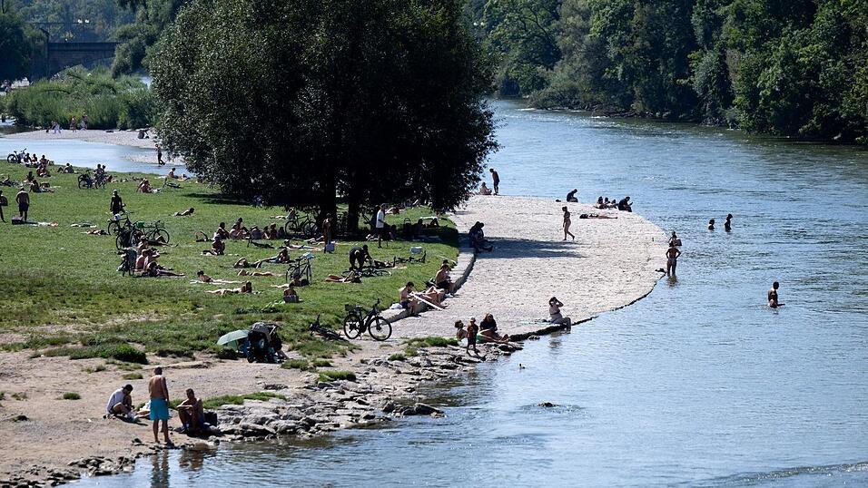Die Stadt München hat offiziell ausgewiesen, wo man in der Isar baden darf. (Archivbild)