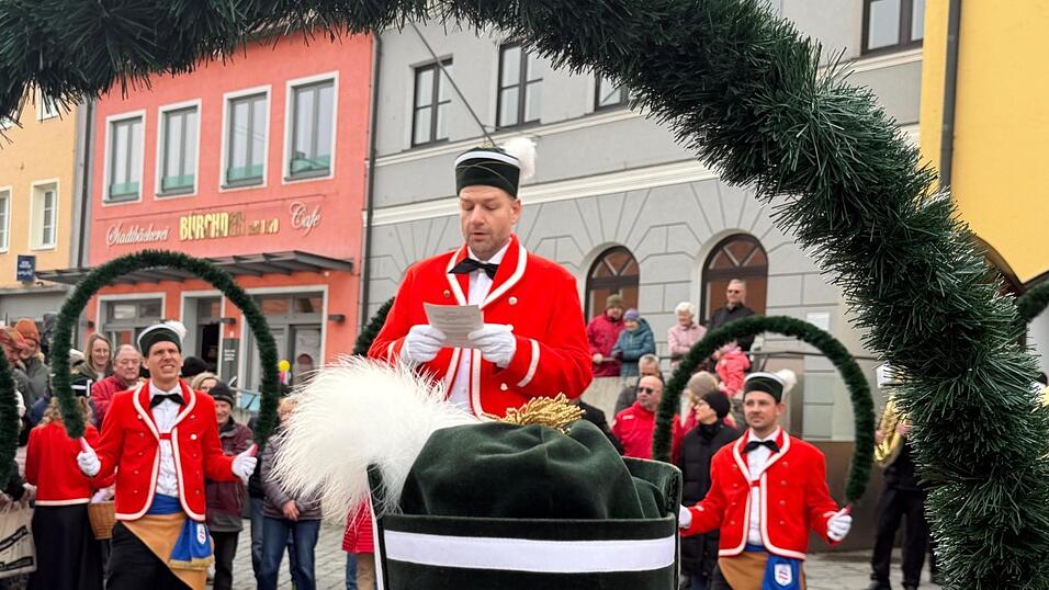 Obersch&auml;ffler Florian Landauer bei seiner Begr&uuml;&szlig;ung.