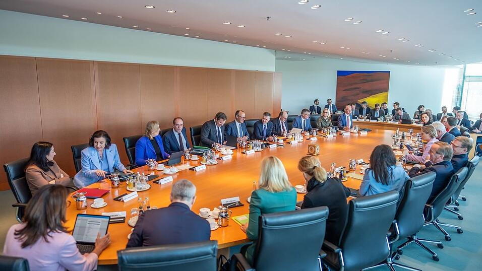 Im Kabinett geht es um die Finanzplanung. (Archivbild)