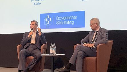 Der Blick richtete sich schnell nach Berlin: Städtetagsvorsitzender Markus Pannermayr (r.) und Ministerpräsident Markus Söder. Der Blick richtete sich schnell nach Berlin: Städtetagsvorsitzender Markus Pannermayr (r.) und Ministerpräsident Markus Söder.