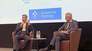 Der Blick richtete sich schnell nach Berlin: Städtetagsvorsitzender Markus Pannermayr (r.) und Ministerpräsident Markus Söder. Der Blick richtete sich schnell nach Berlin: Städtetagsvorsitzender Markus Pannermayr (r.) und Ministerpräsident Markus Söder.