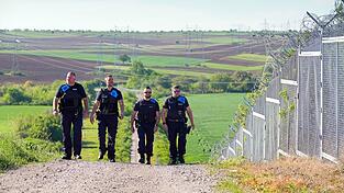Irreguläre Grenzübertritte in die EU gehen zurück. (Archivbild) Irreguläre Grenzübertritte in die EU gehen zurück. (Archivbild)