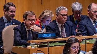 Au&szlig;enminister Johann Wadephul (l., CDU), ist seit Freitag in New York, um f&uuml;r die deutsche Kandidatur f&uuml;r den UN-Sicherheitsrat zu werben.