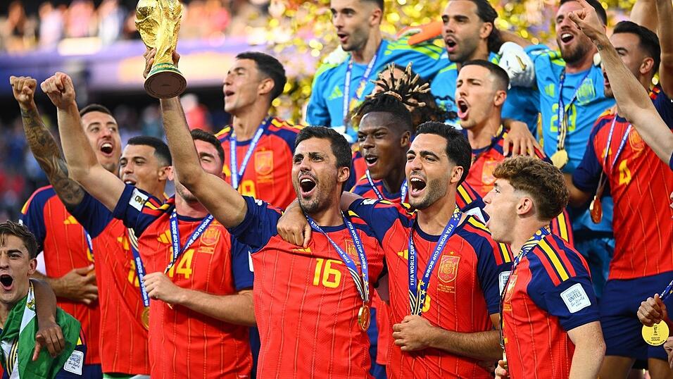 Kapitän Rodri und die Spanier sind Weltmeister. Kapitän Rodri und die Spanier sind Weltmeister.