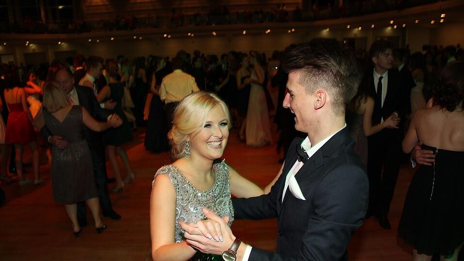 Die Bilder vom Abschlussball der Tanzschule Seidel in der Fraunhofer-Halle am 28. November. Die Bilder vom Abschlussball der Tanzschule Seidel in der Fraunhofer-Halle am 28. November.