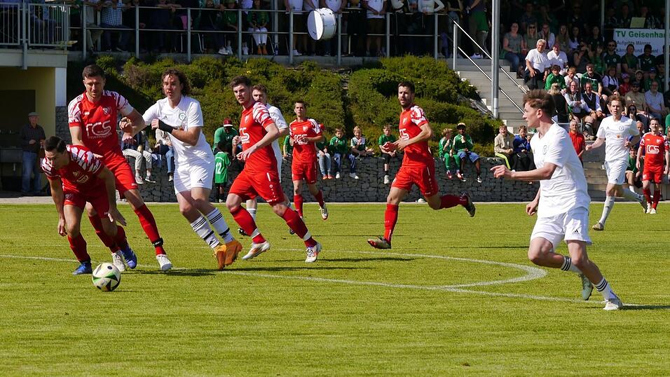 Michael Eller auf dem Weg zum 1:0.