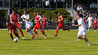 Michael Eller auf dem Weg zum 1:0.