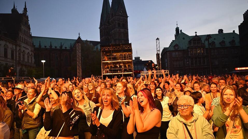 Die Stimmung in Bremen war ausgelassen und friedlich. Die Stimmung in Bremen war ausgelassen und friedlich.