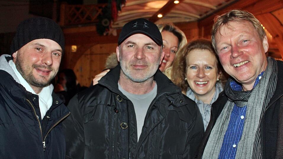 Bei einem schweren Unfall in der Gemeinde Frontenhausen sind zwei Menschen verletzt worden. Bei einem schweren Unfall in der Gemeinde Frontenhausen sind zwei Menschen verletzt worden.