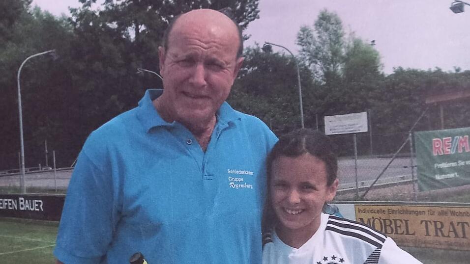 Besonders stolz ist der Opa auf Enkelin Lotte. Besonders stolz ist der Opa auf Enkelin Lotte.