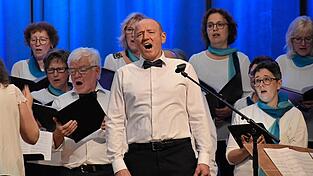 Hans Baierl sang „O Happy Day“.