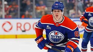 Wenn Joshua Samanski f&uuml;r die Edmonton Oilers spielt, dann meist nicht schlecht. Allerdings scheint Head Coach Mike Babcock kein gro&szlig;er Fan des Deutschen zu sein.