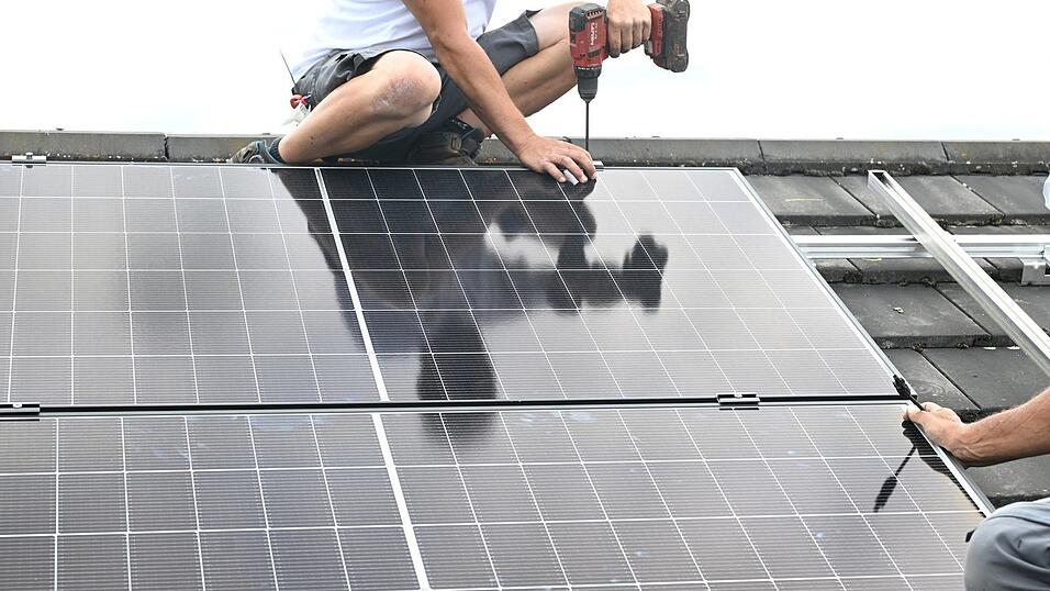 Das Erneuerbare-Energien-Gesetz regelt die Förderung von Ökostrom zum Beispiel aus Photovoltaikanlagen. (Archivbild) Das Erneuerbare-Energien-Gesetz regelt die Förderung von Ökostrom zum Beispiel aus Photovoltaikanlagen. (Archivbild)