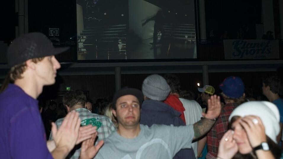 Rund 4000 Boarderfreunde feierten bei der Weltpremiere des neuesten Films von Isenseven, 'Let's go get lost' in M&uuml;nchen.