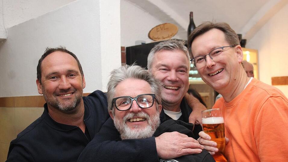 In der Landshuter Weinstube Isarklause fand am Samstag eine Schlagerparty statt. In der Landshuter Weinstube Isarklause fand am Samstag eine Schlagerparty statt.