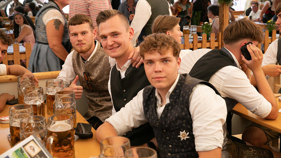 Die Partybilder vom Freitag, 8. August, aus dem Festzelt Nothaft. Die Partybilder vom Freitag, 8. August, aus dem Festzelt Nothaft.