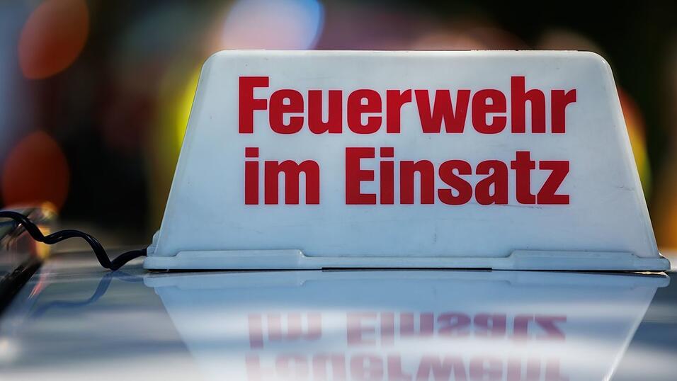 Die Feuerwehr war am frühen Nachmittag mit den Löscharbeiten beschäftigt. (Symbolbild) Die Feuerwehr war am frühen Nachmittag mit den Löscharbeiten beschäftigt. (Symbolbild)