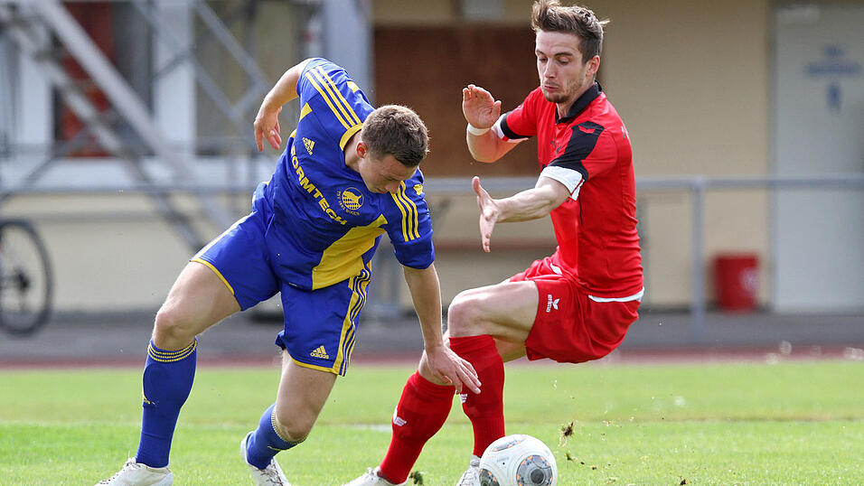 Der TSV Bogen versetzte dem Favoriten aus Affing in der Nachspielzeit den Lucky Punch und siegte mit 2:1 (Foto: Schindler). Der TSV Bogen versetzte dem Favoriten aus Affing in der Nachspielzeit den Lucky Punch und siegte mit 2:1 (Foto: Schindler).