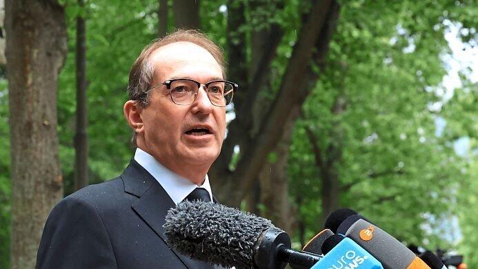 Alexander Dobrindt stellt sich am Sonntag in Berlin den Fragen der Presse. Alexander Dobrindt stellt sich am Sonntag in Berlin den Fragen der Presse.