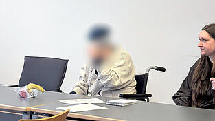 Der Demenzkranke hofft auf eine Unterbringung in einem besonders gesicherten Pflegeheim und hat wohl auch schon einen Platz in Aussicht.