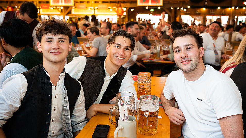 Die Partybilder vom Samstag, 15. August, aus dem Festzelt Krönner. Die Partybilder vom Samstag, 15. August, aus dem Festzelt Krönner.