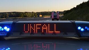 Die Autobahn war nach einem Unfall gesperrt. (Symbolbild)