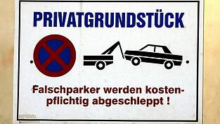 Auf einem Privatgrundstück nur kurz zu halten oder zu wenden, kann teuer werden. In Österreich häufen sich Fälle von sogenannten Besitzstörungsklagen. (Symbolbild)