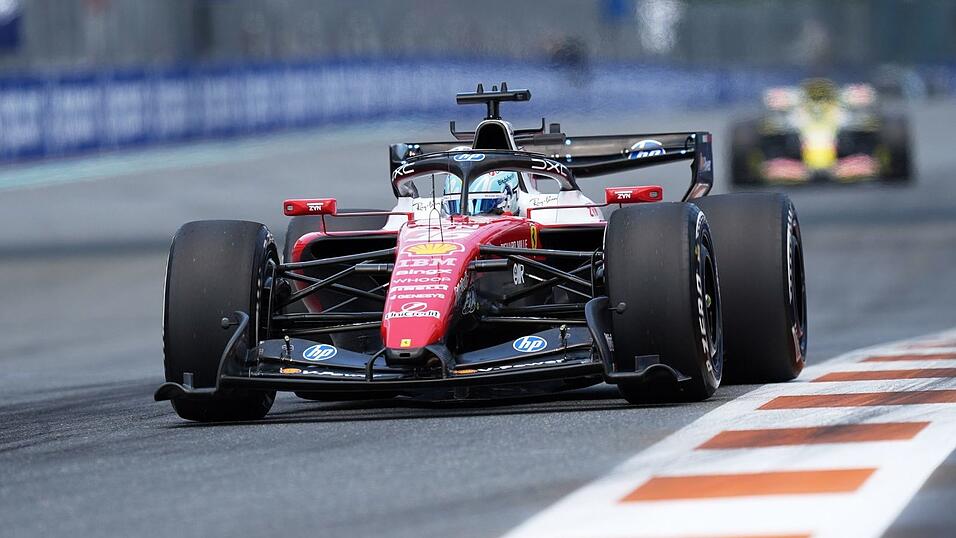Ferrari-Pilot Charles Leclerc rast in Miami an die Spitze der Zeitentabelle.