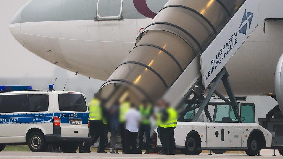 Seit der erneuten Machtübernahme durch die islamistischen Taliban im August 2021 gab es zwei Sammelabschiebungen aus Deutschland, die jeweils von Katar vermittelt wurden. (Archivbild)
