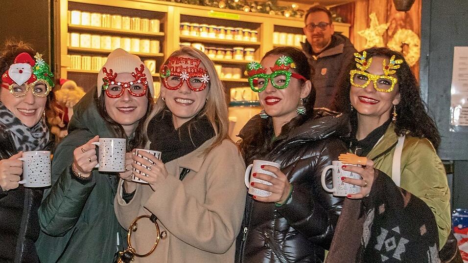 Ein Bild sagt mehr als tausend Zeilen Text: Ja, es war sch&ouml;n beim Auftakt des Deggendorfer Christkindlmarkts...