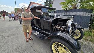 Michael Krompaß und sein Ford Modell T aus dem Jahr 1926. Michael Krompaß und sein Ford Modell T aus dem Jahr 1926.