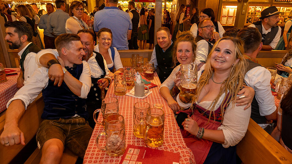 Die Partybilder vom Freitag, 9. August 2024, aus dem Festzelt Kr&ouml;nner.