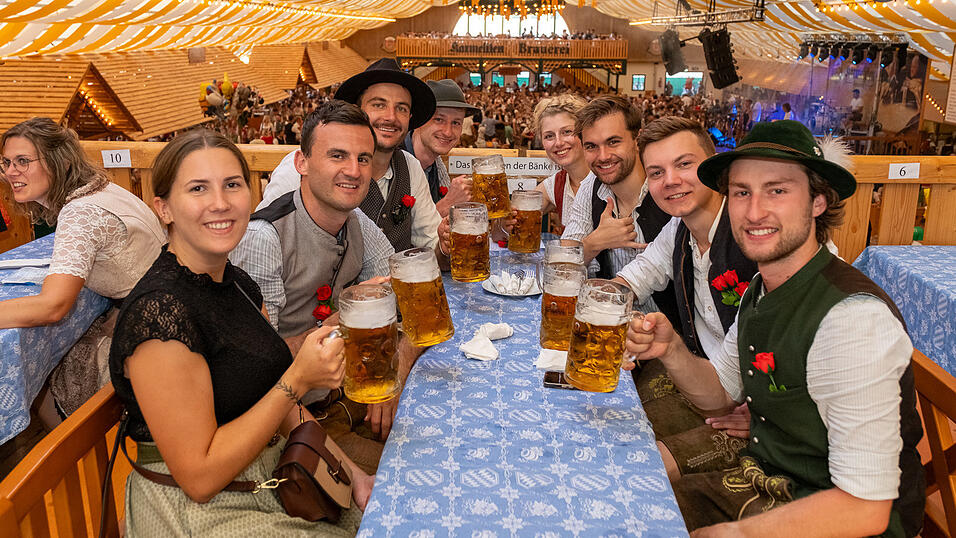 Die Partybilder vom Montag, 14. August 2023, aus dem Festzelt Nothaft. Die Partybilder vom Montag, 14. August 2023, aus dem Festzelt Nothaft.
