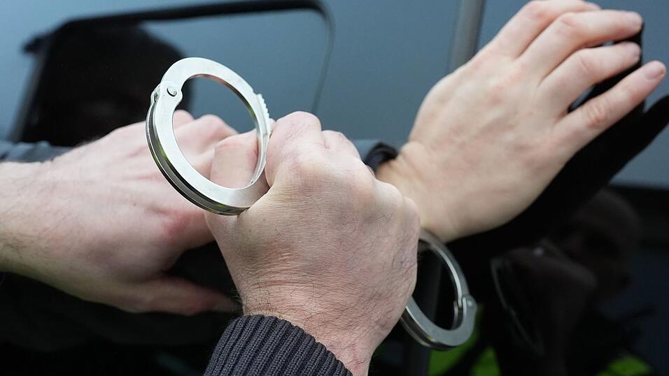 Der Verd&auml;chtige sitzt inzwischen in Untersuchungshaft. (Symbolbild)