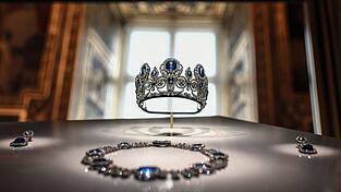 Ein Teil der Louvre-Juwelen wird laut einem Medienbericht nun in 26 Metern Tiefe aufbewahrt. (Symbolbild) Ein Teil der Louvre-Juwelen wird laut einem Medienbericht nun in 26 Metern Tiefe aufbewahrt. (Symbolbild)