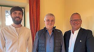 Der amtierende B&uuml;rgermeister Thomas Huber (rechts) mit seinen neuen Stellvertretern, dem zweiten B&uuml;rgermeister Martin Biendl (Mitte) und dem dritten B&uuml;rgermeister Karl Weichenrieder (links).