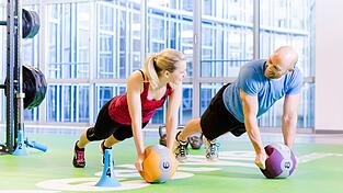 Abnehmen erfordert beides: Kraft- und Ausdauertraining.