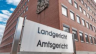 Sowohl die ehemalige Leiterin des Jugendamtes als auch eine Mitarbeiterin der Familienhilfe sagten am Mittwoch vor Gericht aus.
