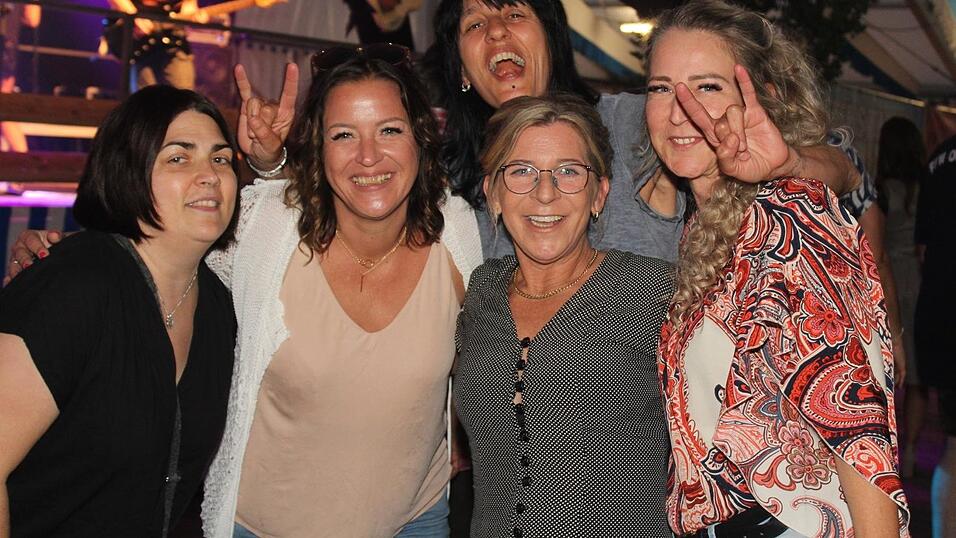 Zur Musik von Headless wurde ausgelassen gefeiert.