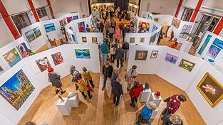 Auf der Kunstaustellung gab es Kunstwerke von 36 Künstlern zu bestaunen. Auf der Kunstaustellung gab es Kunstwerke von 36 Künstlern zu bestaunen.