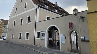 Im Cordonhaus steht am 12. Februar das Politik-Derby an. Verteidiger Martin Stoiber trifft auf Angreifer Christian Eidenhardt. Im Cordonhaus steht am 12. Februar das Politik-Derby an. Verteidiger Martin Stoiber trifft auf Angreifer Christian Eidenhardt.