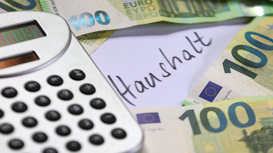 Studierende mit einem eigenen Haushalt geben im Durchschnitt mehr als die Hälfte ihres Einkommens für Wohnkosten aus. Die Wohnkostenpauschale des Bafögs ändere daran wenig, sagen Studenten.