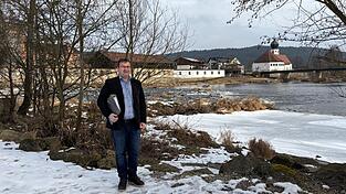 B&uuml;rgermeister Stefan Baumgartner k&auml;mpft seit drei Jahren f&uuml;r ein Wasserkraftwerk am Regen. Damit w&auml;re Chamerau energieautark.