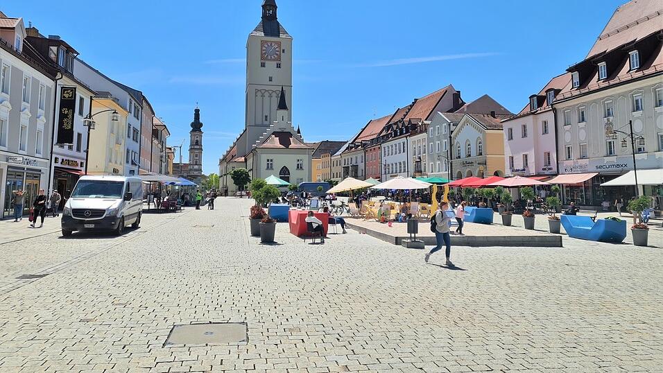 Verschiedene Möglichkeiten, den Oberen Stadtplatz künftig noch besser zu nutzen, wurden in der Stadtratssitzung diskutiert. Verschiedene Möglichkeiten, den Oberen Stadtplatz künftig noch besser zu nutzen, wurden in der Stadtratssitzung diskutiert.