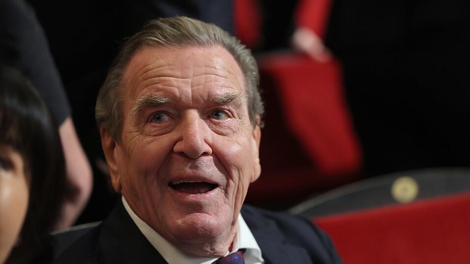 Gerhard Schröder war von 1998 bis 2005 Bundeskanzler. Gerhard Schröder war von 1998 bis 2005 Bundeskanzler.