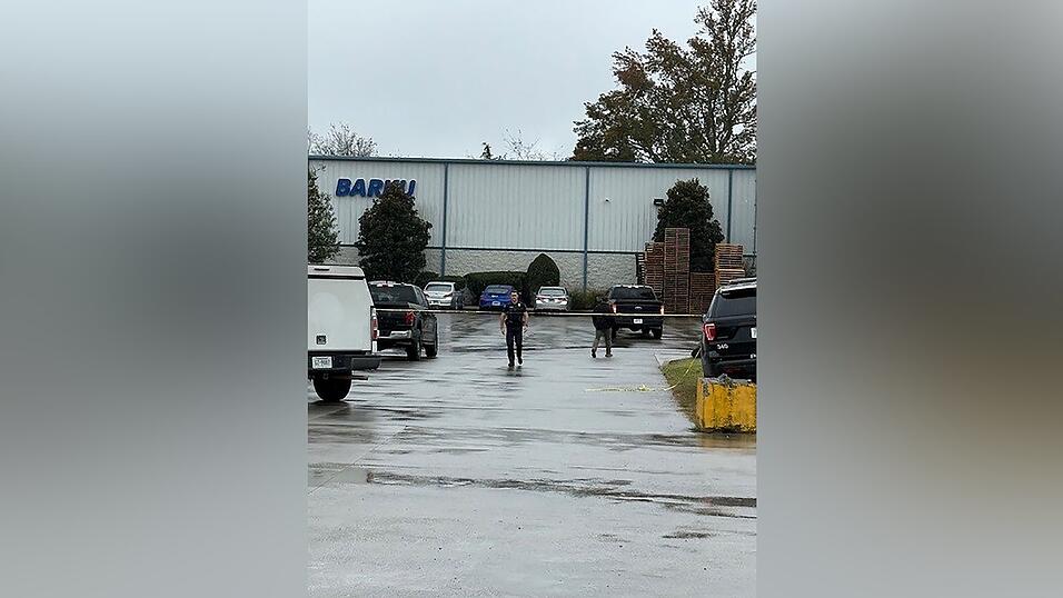 Einsatzkräfte des Cleveland Police Departments ermittelten auf dem Firmengelände. Einsatzkräfte des Cleveland Police Departments ermittelten auf dem Firmengelände.