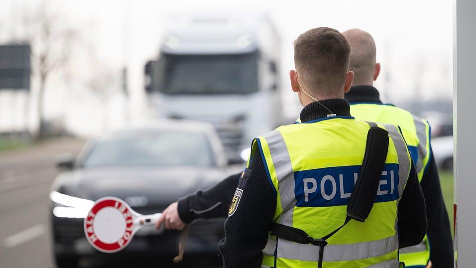 Ob und wann die europäische Asylreform auch zum Ende der deutschen Grenzkontrollen führen wird, ist offen. (Archivbild) Ob und wann die europäische Asylreform auch zum Ende der deutschen Grenzkontrollen führen wird, ist offen. (Archivbild)